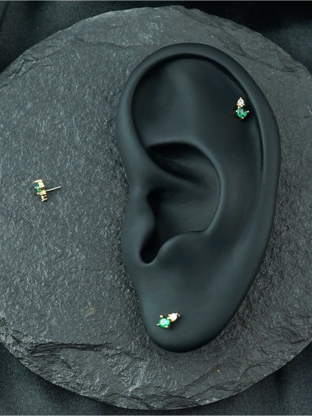 Gold-Setting Emerald Green and Clear Crystal Stud Earrings - Picture 3 of 6